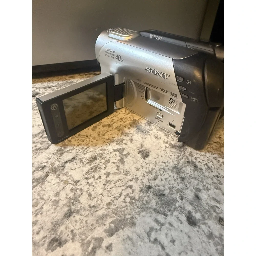 Sony Handycam DCR-DVD108 Camcorder Mini DVD Video Recorder Needs Battery